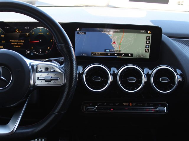 MERCEDES-BENZ GLA 200 usata, con Sedile posteriore sdoppiato