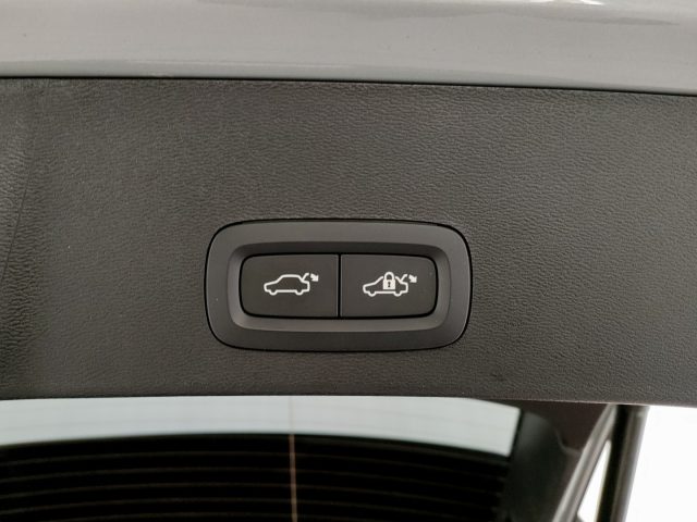 VOLVO XC40 usata, con Portellone posteriore elettrico