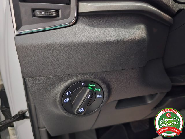 SKODA Karoq usata, con Bracciolo