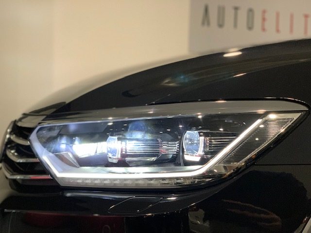 VOLKSWAGEN Passat usata, con USB