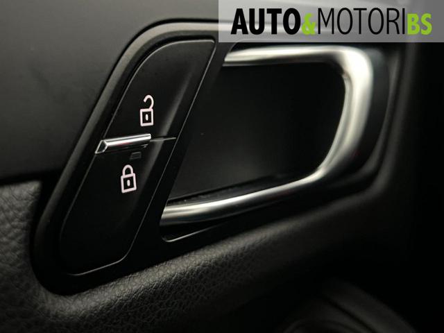 PORSCHE Macan usata, con USB