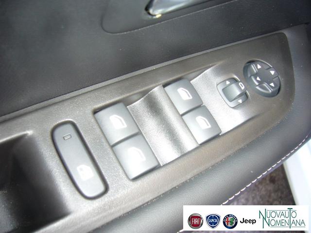 PEUGEOT 208 usata, con Sedile posteriore sdoppiato