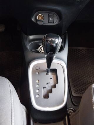 TOYOTA Yaris usata 18