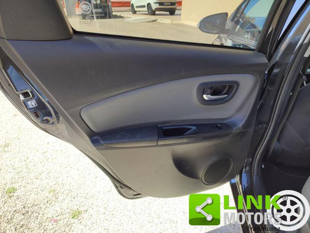 TOYOTA Yaris usata, con Airbag testa