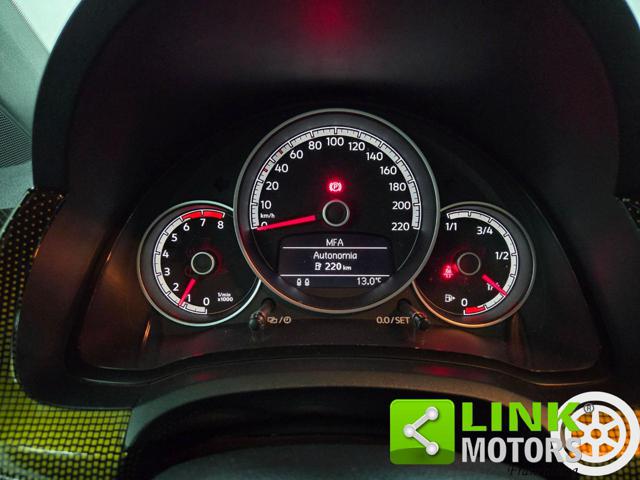 VOLKSWAGEN up! usata, con Autoradio