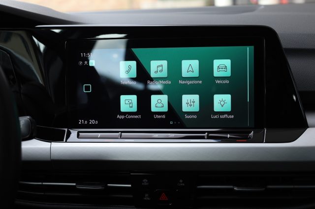 VOLKSWAGEN Golf Variant usata, con Volante in pelle