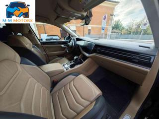 VOLKSWAGEN Touareg usata, con Fendinebbia
