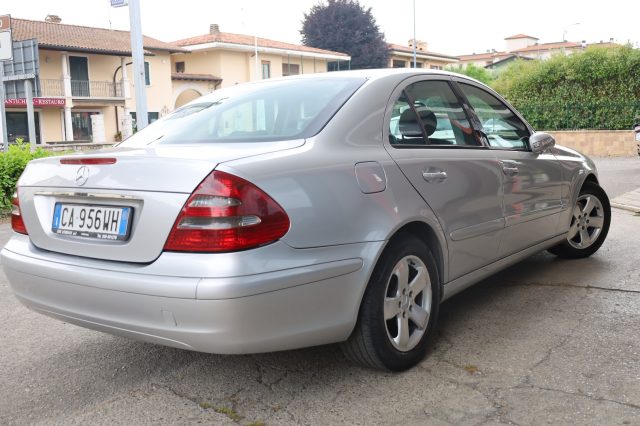 MERCEDES-BENZ E 220 usata 48