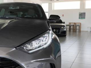 TOYOTA Yaris usata 12