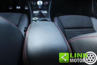 MERCEDES-BENZ GLA 200 usata, con Leve al volante