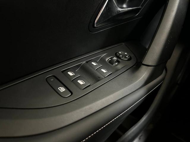 PEUGEOT 2008 usata, con Sedile posteriore sdoppiato