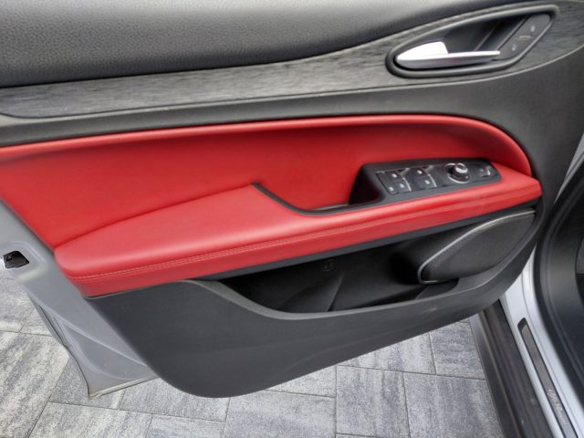 ALFA ROMEO Stelvio usata, con Autoradio digitale