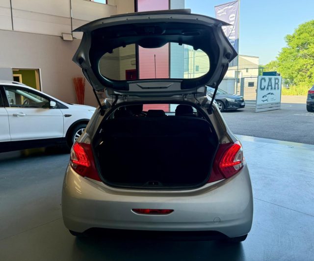 PEUGEOT 208 usata, con Controllo automatico clima