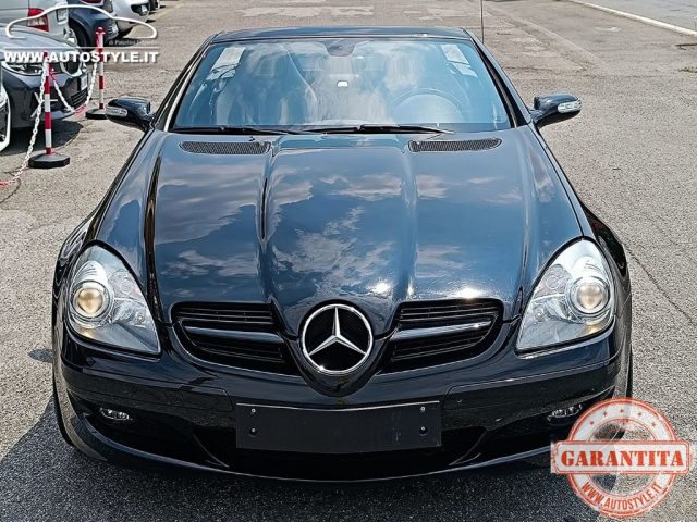 MERCEDES-BENZ SLK 200 usata, con Sensori di parcheggio anteriori