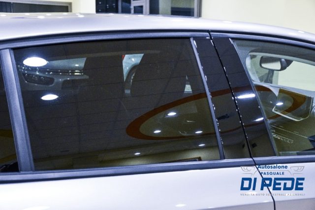 PEUGEOT 208 usata, con Volante in pelle