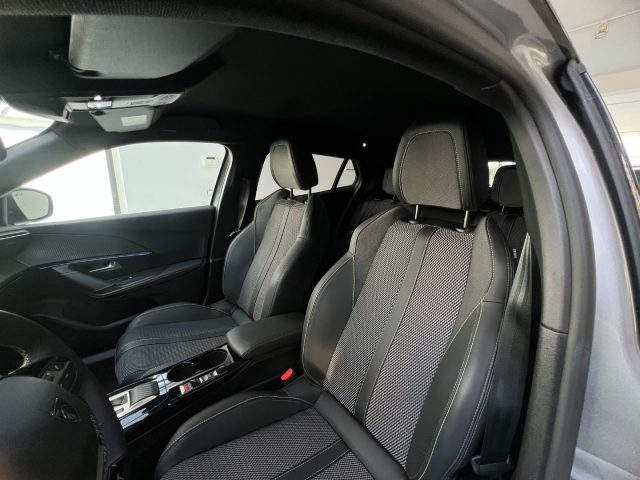 PEUGEOT 2008 usata, con Sensori di parcheggio posteriori