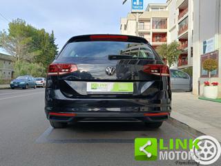 VOLKSWAGEN Passat Variant usata, con Fari LED