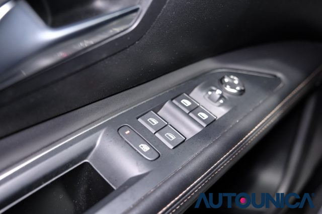 PEUGEOT 5008 usata, con Sensore di luce