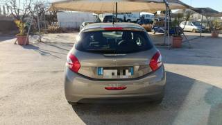 PEUGEOT 208 usata, con Autoradio