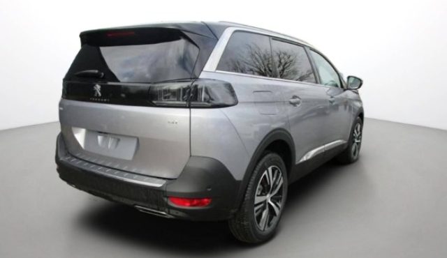 PEUGEOT 5008 usata, con Sedile posteriore sdoppiato