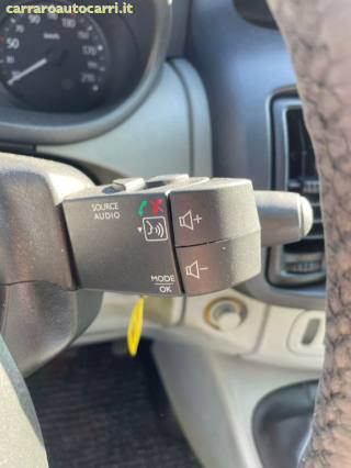 NISSAN Primastar usata, con USB