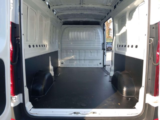 MAXUS Deliver 9 usata, con Luci diurne LED