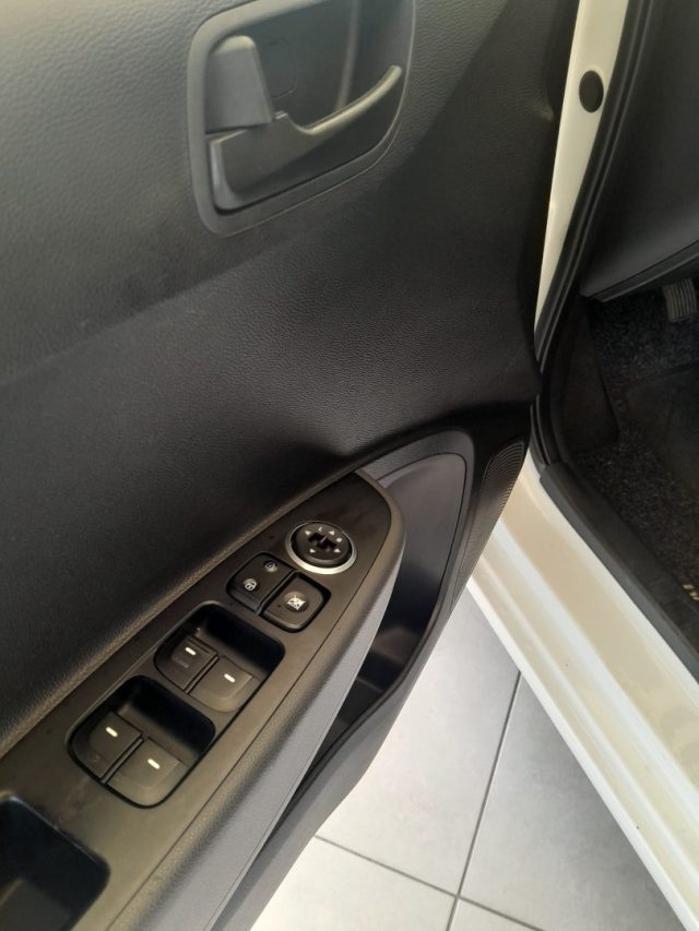 HYUNDAI i10 usata, con Sedile posteriore sdoppiato