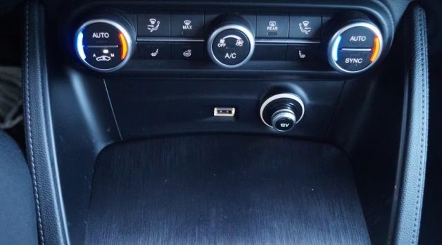 ALFA ROMEO Stelvio usata, con Sedile posteriore sdoppiato