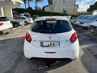 PEUGEOT 208 usata, con Autoradio