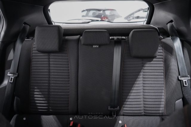 PEUGEOT 2008 usata, con Sensori di parcheggio posteriori