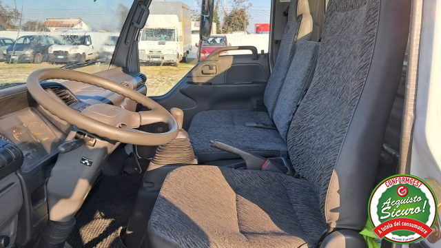 ISUZU NPR usata, con Servosterzo