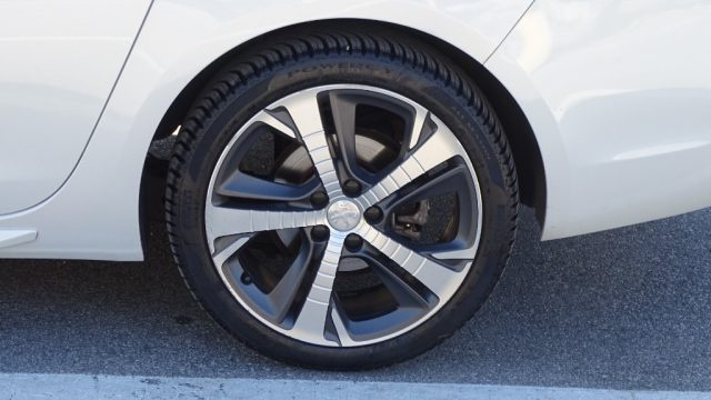 PEUGEOT 308 usata, con Volante in pelle