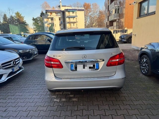MERCEDES-BENZ B 180 usata, con Alzacristalli elettrici