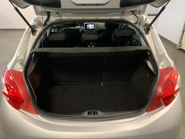 PEUGEOT 208 usata, con Volante in pelle