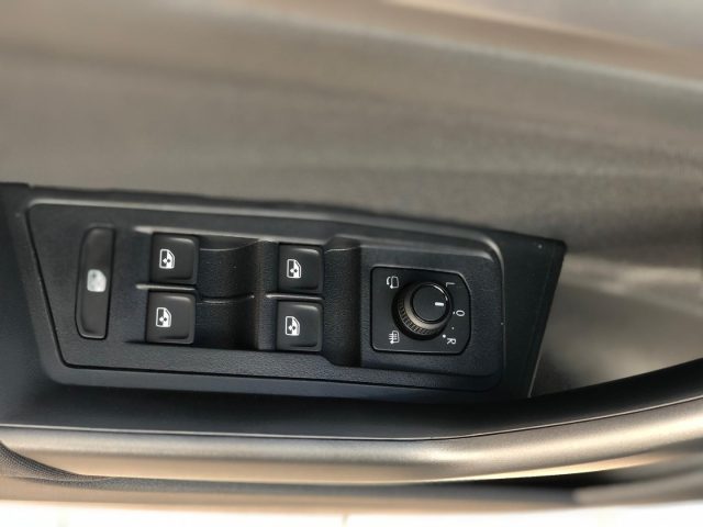 VOLKSWAGEN T-Roc usata, con Touch screen