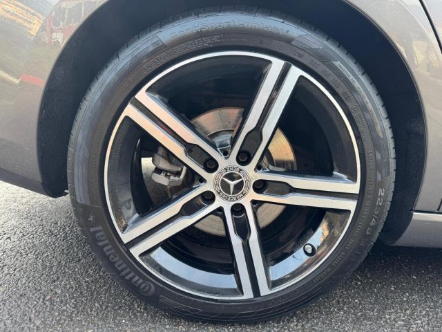 MERCEDES-BENZ CLA 200 usata, con Sedile posteriore sdoppiato