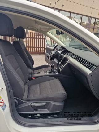 VOLKSWAGEN Passat Variant usata, con Airbag