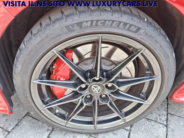 TOYOTA Yaris usata, con Volante in pelle