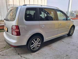 VOLKSWAGEN Touran usata, con Autoradio