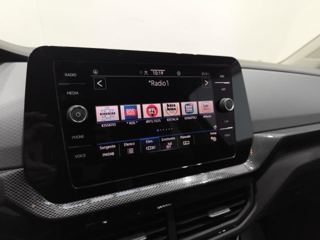 VOLKSWAGEN T-Cross usata, con USB