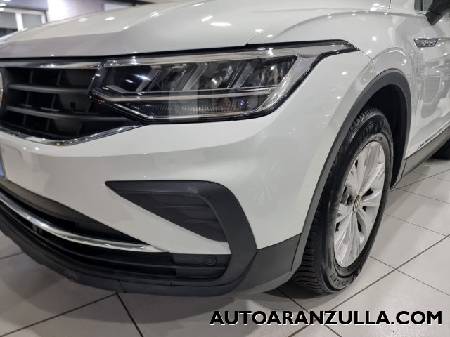VOLKSWAGEN Tiguan usata, con Leve al volante