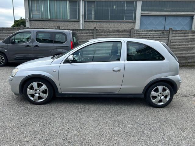 OPEL Corsa usata, con Volante in pelle