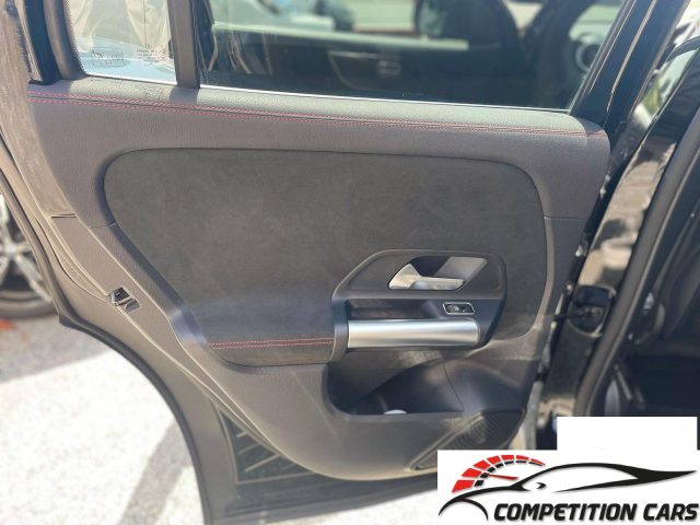 MERCEDES-BENZ GLA 180 usata, con Regolazione elettrica sedili