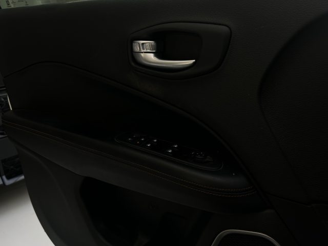 JEEP Compass usata, con Autoradio digitale