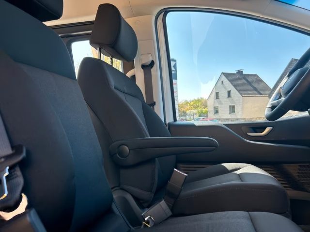 HYUNDAI Staria usata, con Fari LED