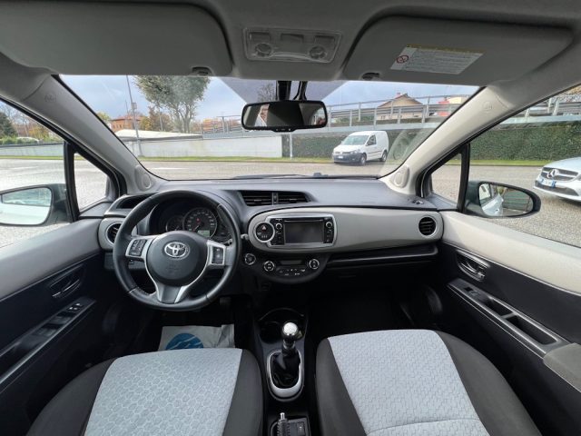 TOYOTA Yaris usata, con Touch screen