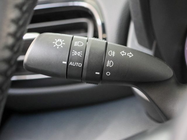 TOYOTA Yaris usata, con Isofix