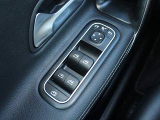 MERCEDES-BENZ A 180 usata, con Leve al volante