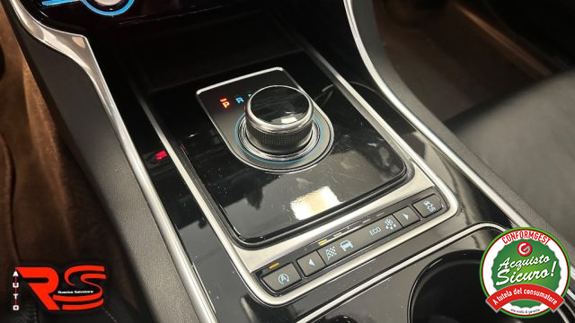 JAGUAR XE usata, con USB
