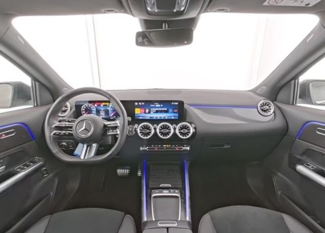 MERCEDES-BENZ GLA 180 usata, con Alzacristalli elettrici